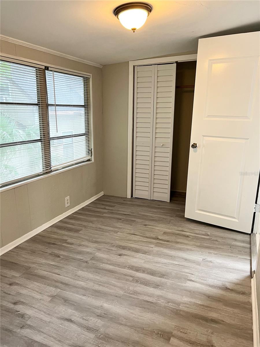 Image 9 of 9 For 209 20th St E #2