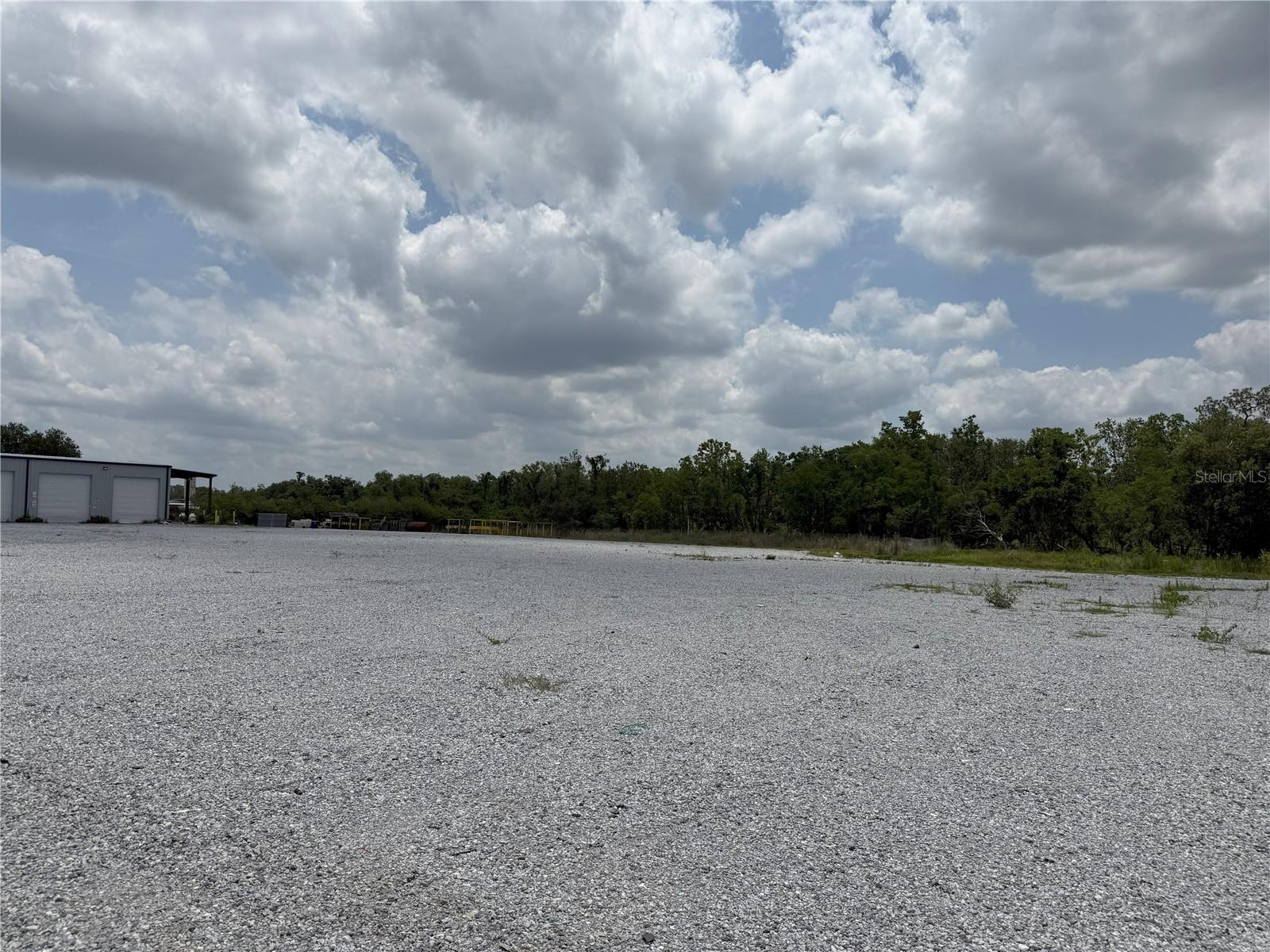 Listing photo id 8 for 2909 Sammonds Road