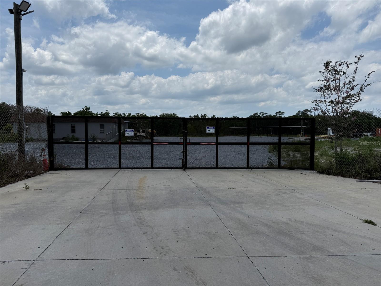Listing photo id 0 for 2909 Sammonds Road