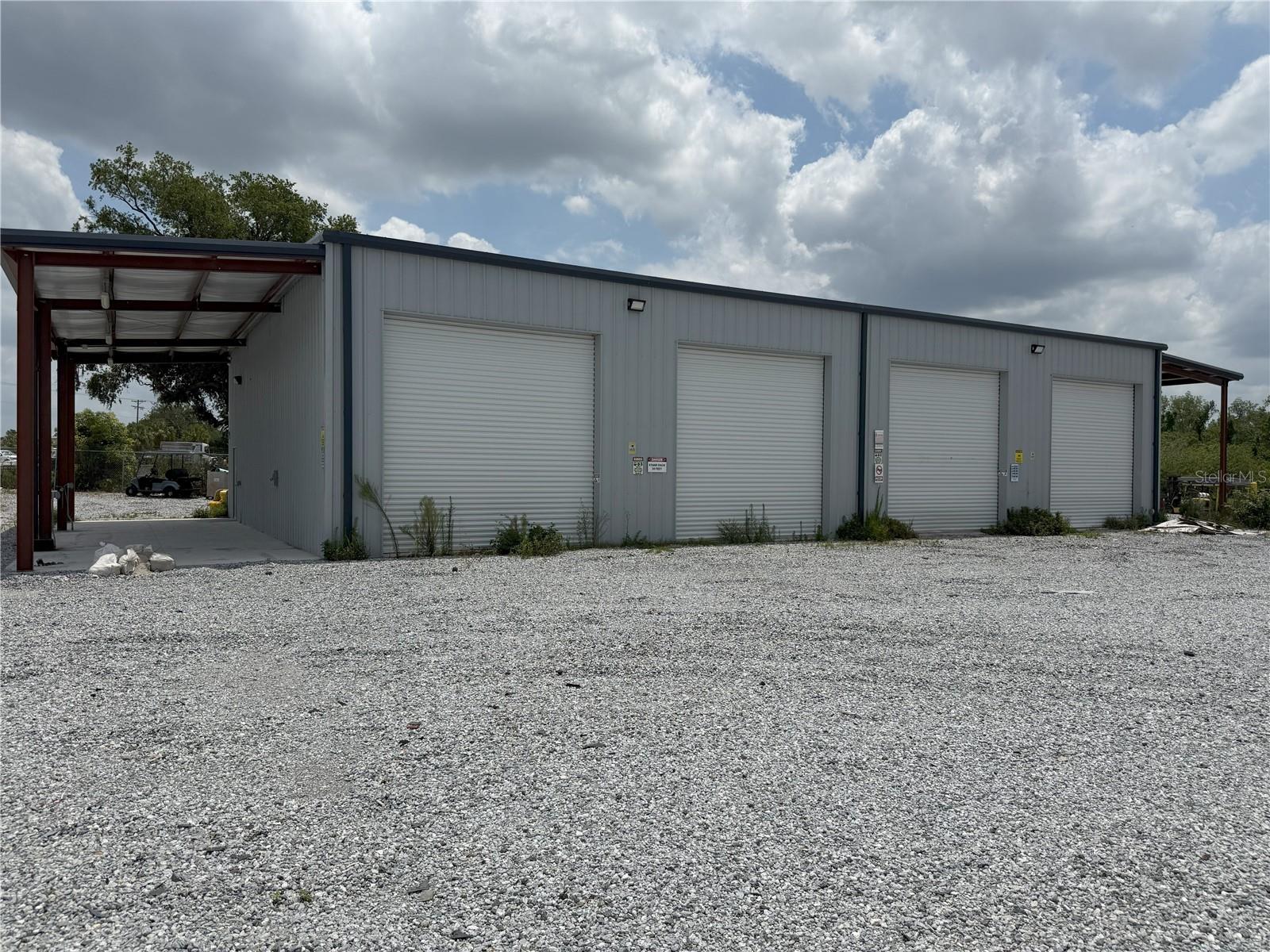 Listing photo id 4 for 2909 Sammonds Road