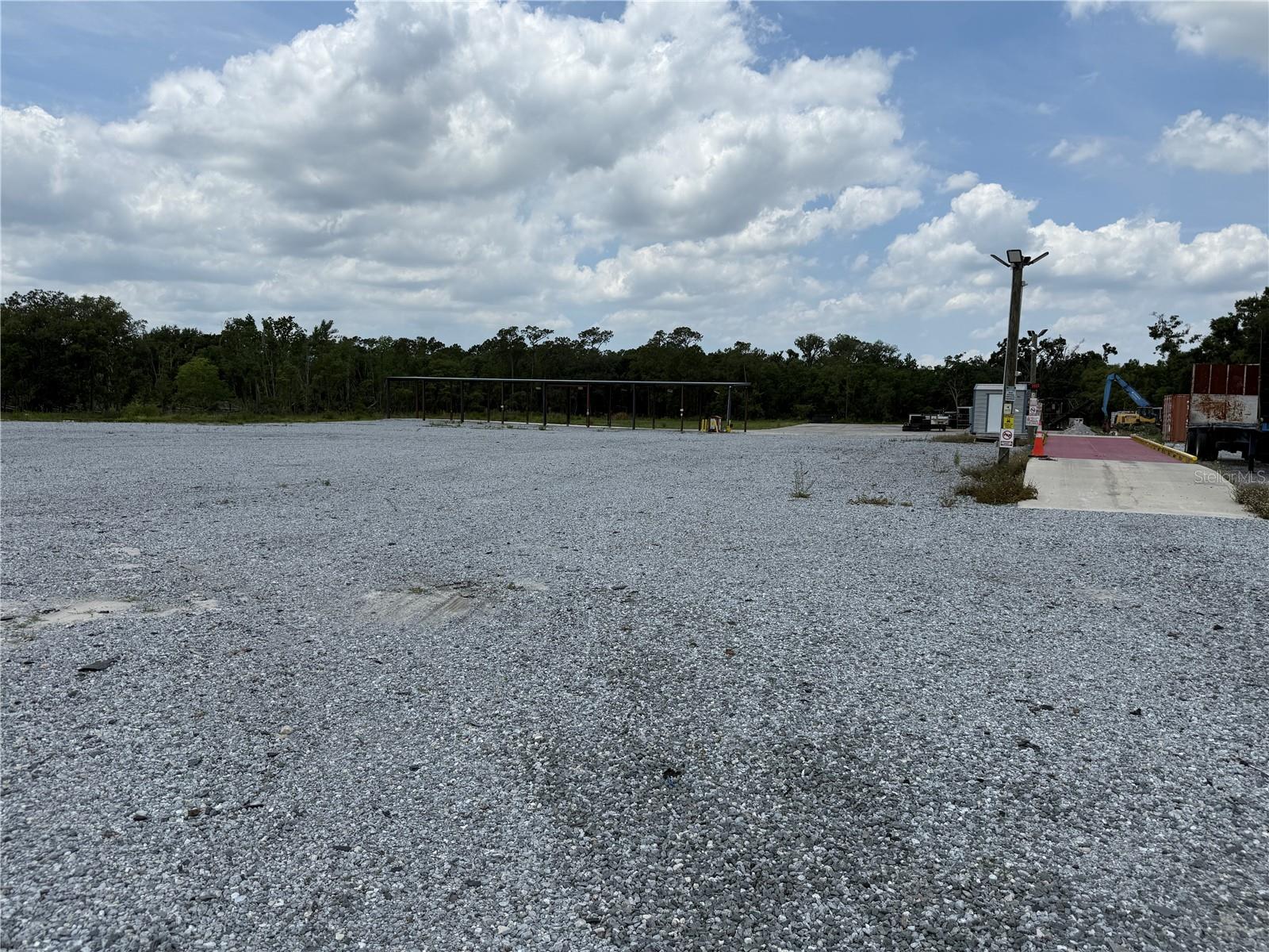 Listing photo id 6 for 2909 Sammonds Road