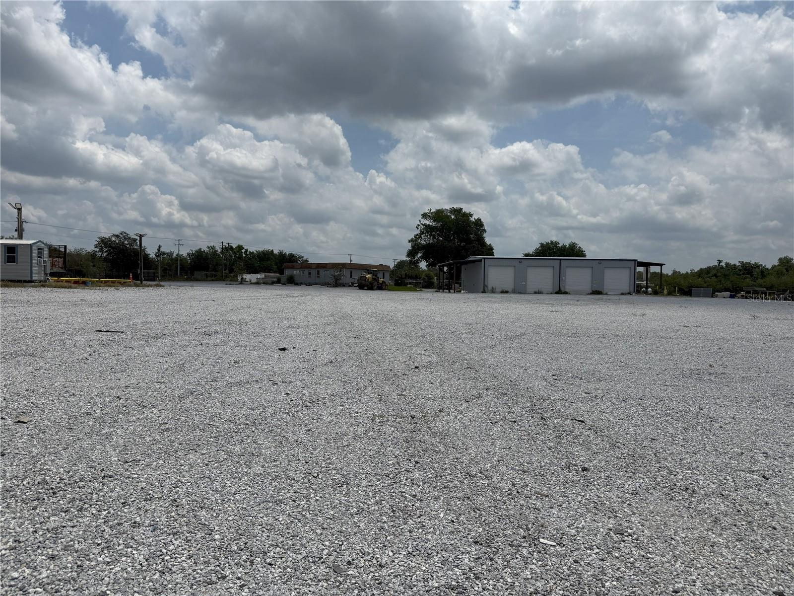 Listing photo id 7 for 2909 Sammonds Road
