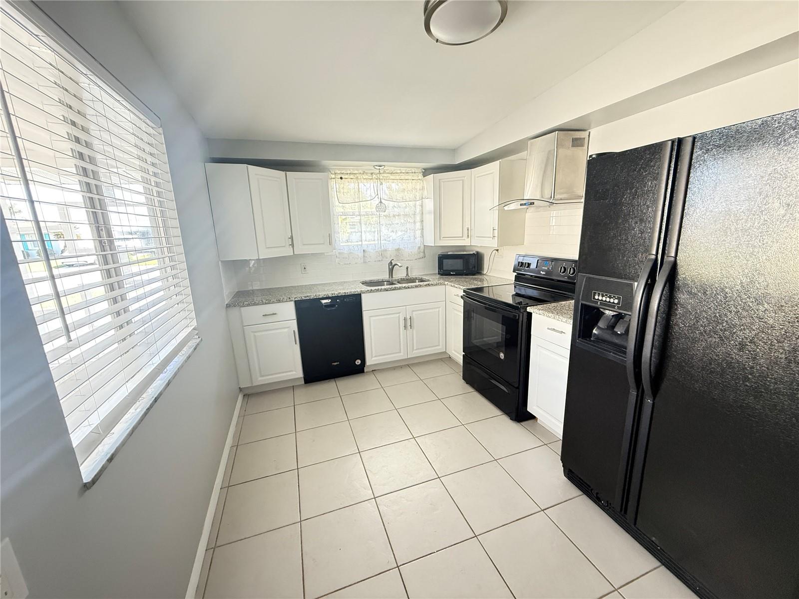Image 16 of 32 For 1006 Beach Boulevard