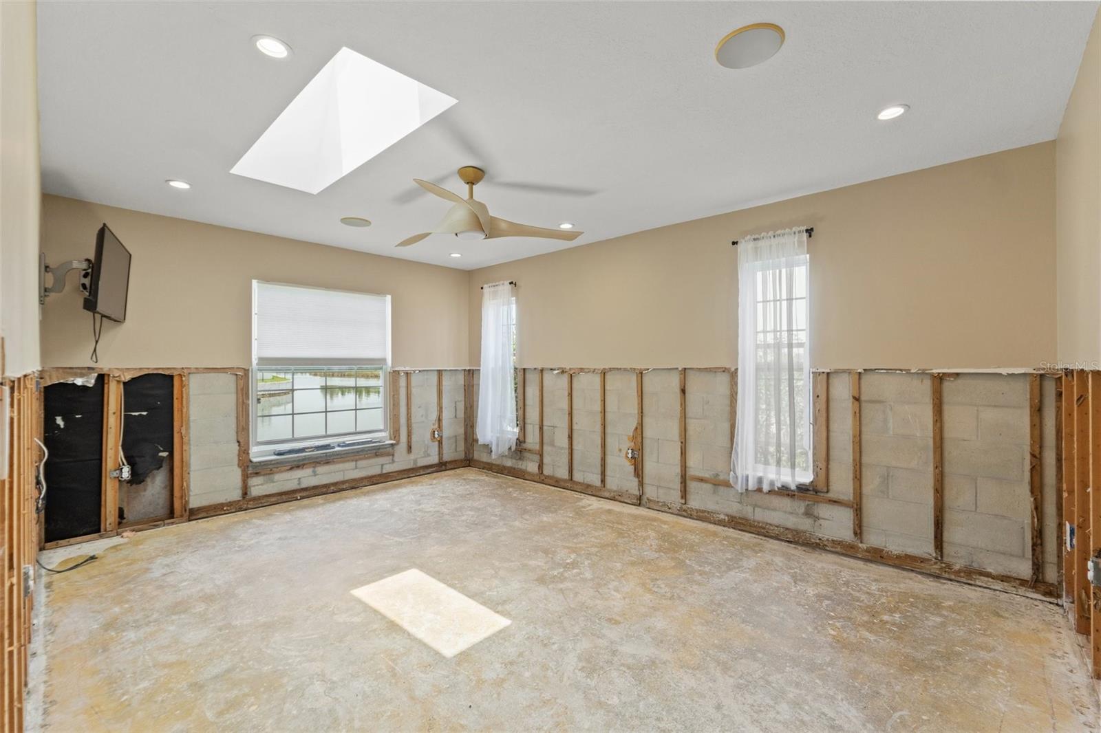 Image 23 of 39 For 3226 Gardenia Drive