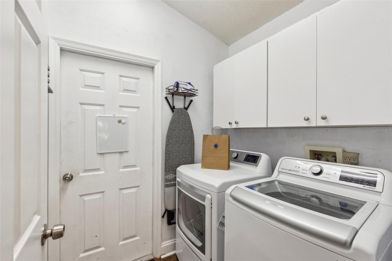 Image 21 of 36 For 892 Crestridge Circle