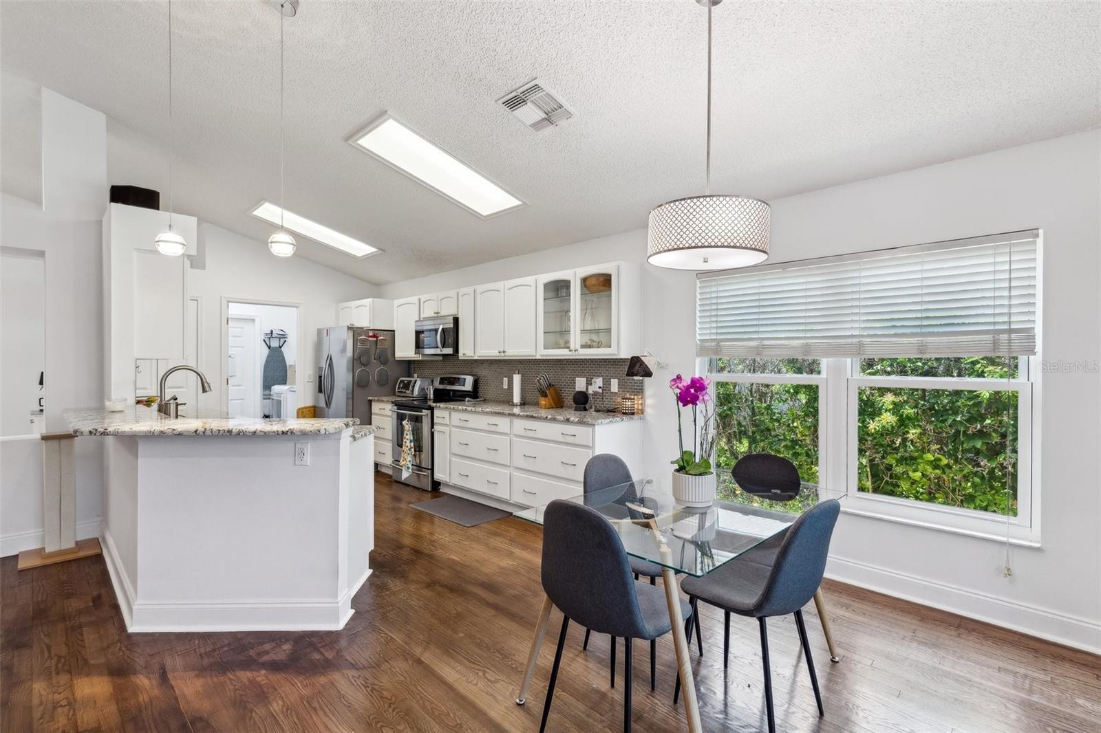 Image 4 of 36 For 892 Crestridge Circle
