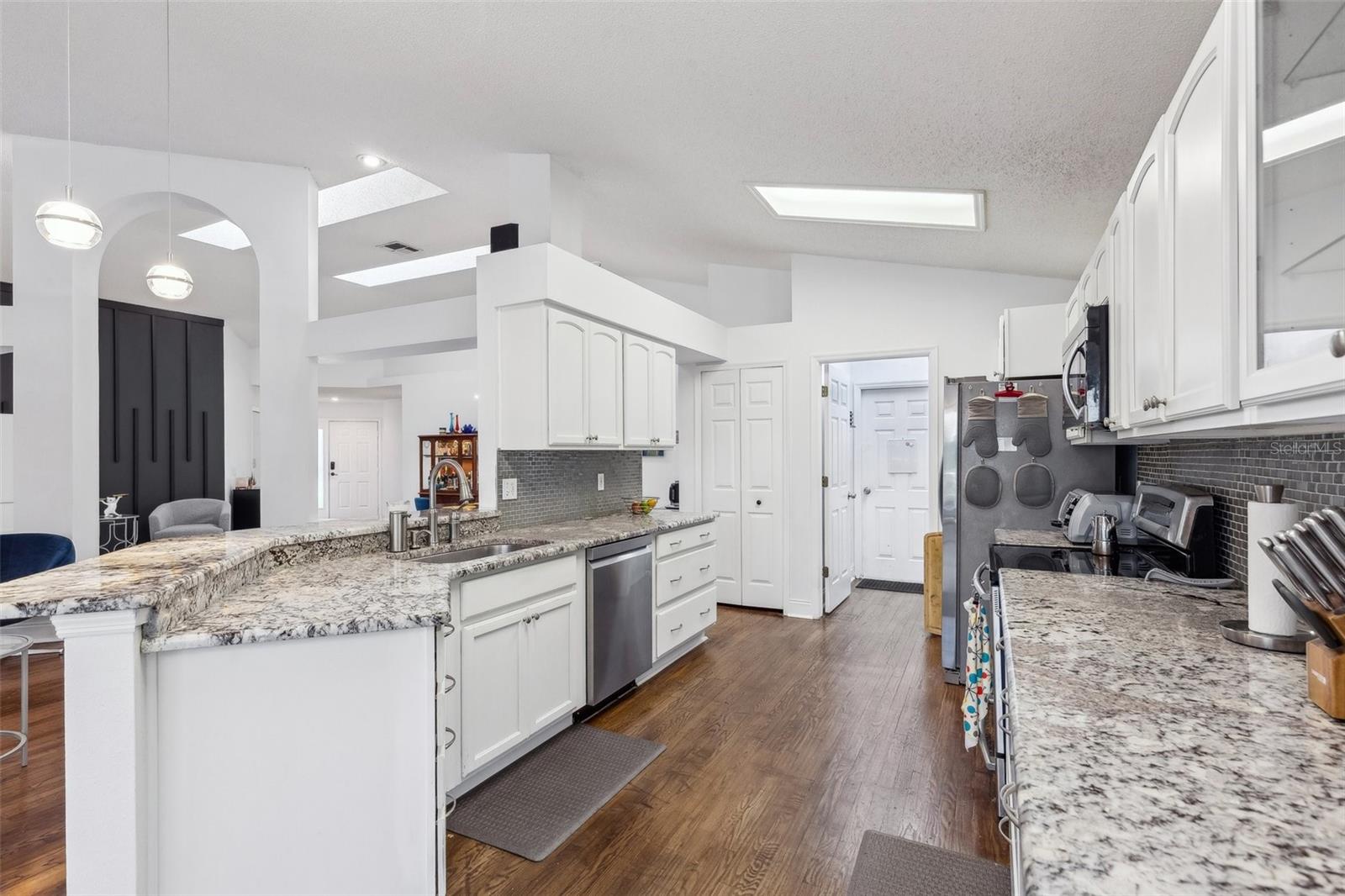 Image 6 of 36 For 892 Crestridge Circle