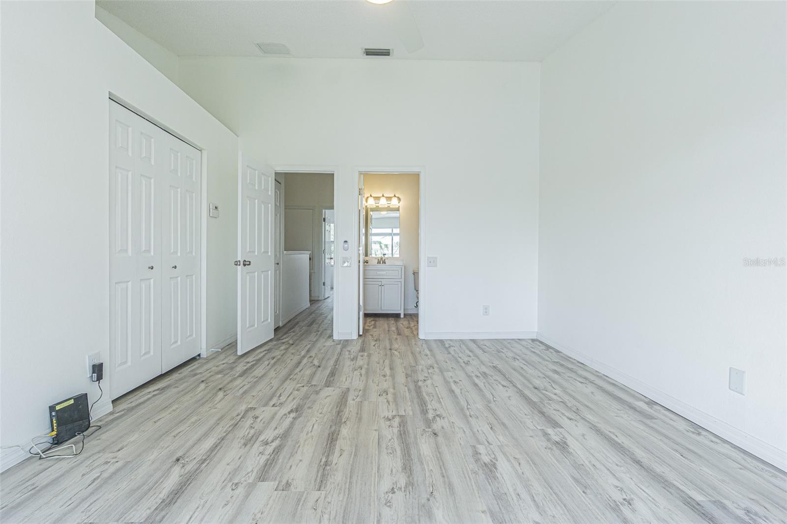 Image 39 of 50 For 6229 Bayside Key Drive