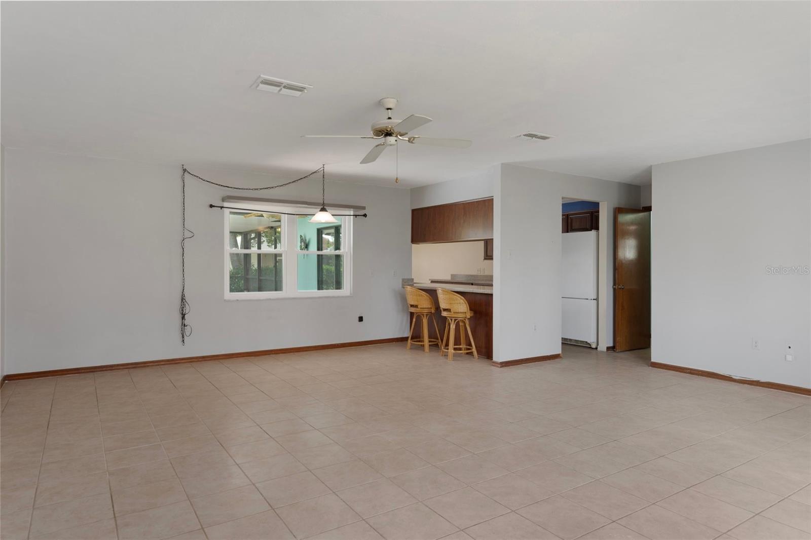 Listing photo id 8 for 8332 Berkeley Manor Boulevard