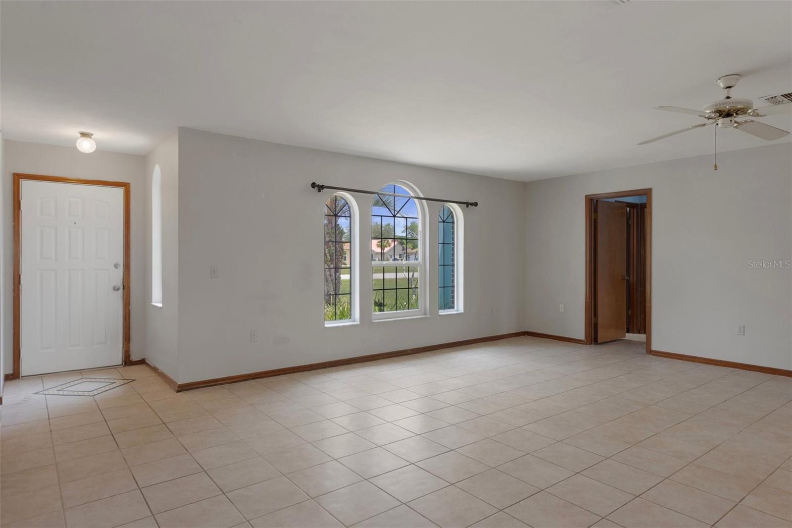 Listing photo id 9 for 8332 Berkeley Manor Boulevard
