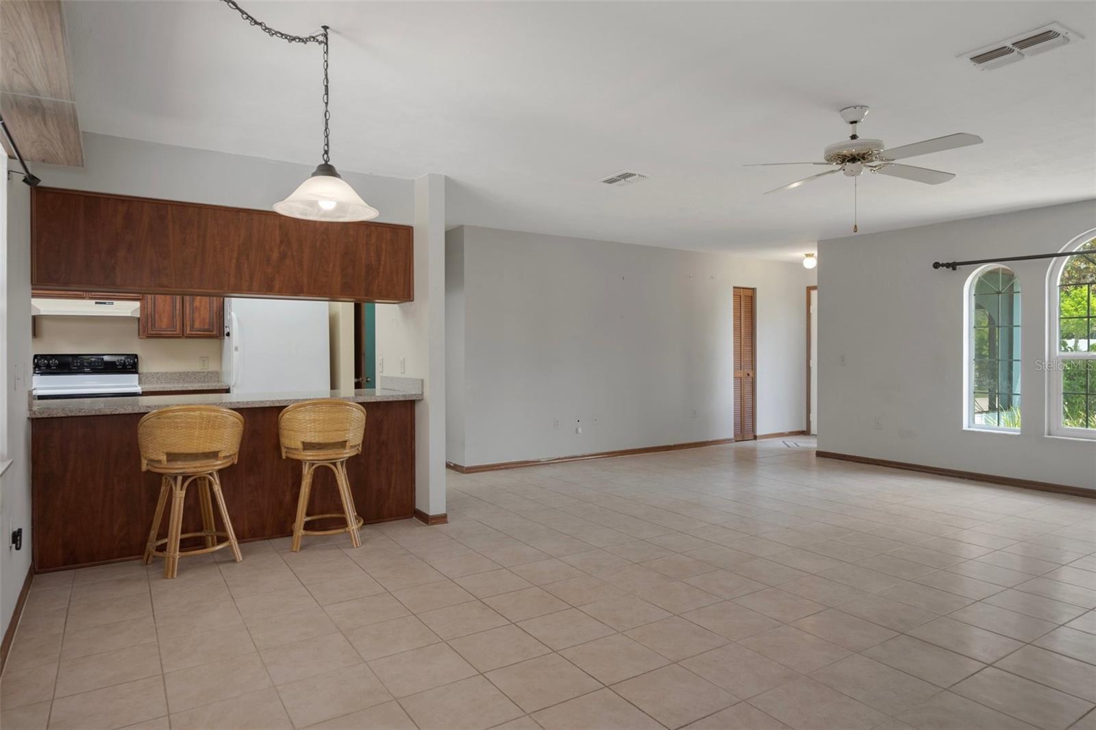 Listing photo id 10 for 8332 Berkeley Manor Boulevard
