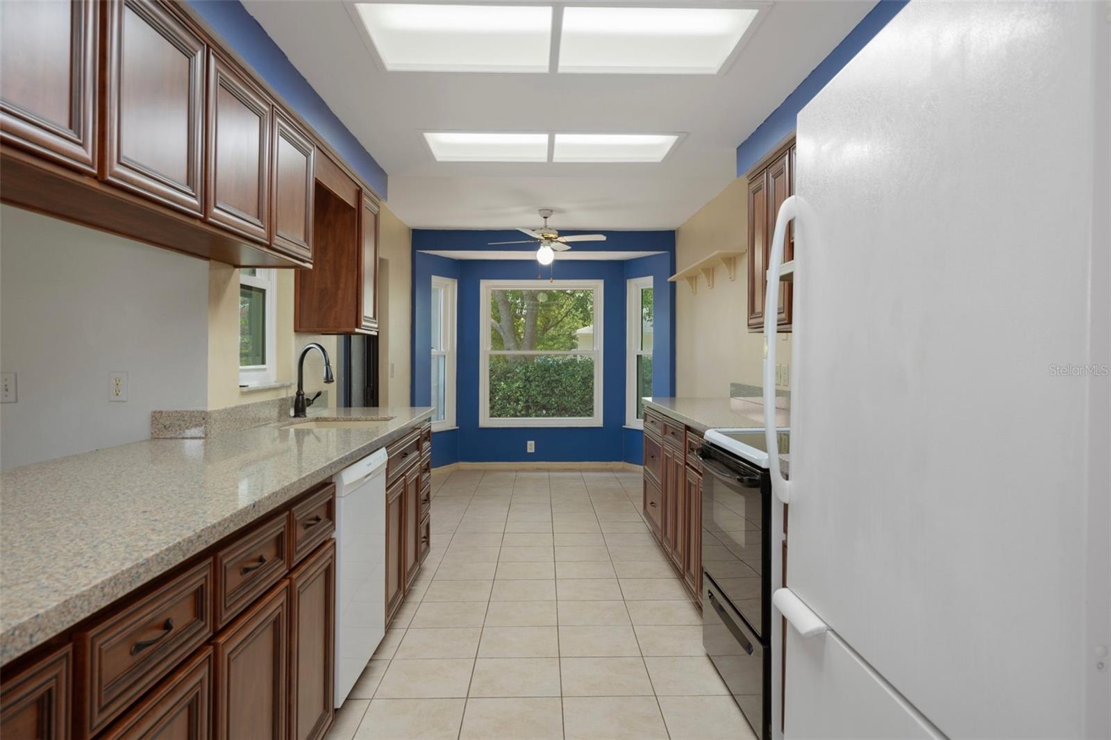 Listing photo id 12 for 8332 Berkeley Manor Boulevard
