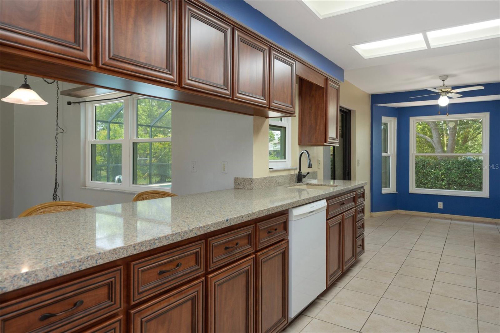 Listing photo id 13 for 8332 Berkeley Manor Boulevard