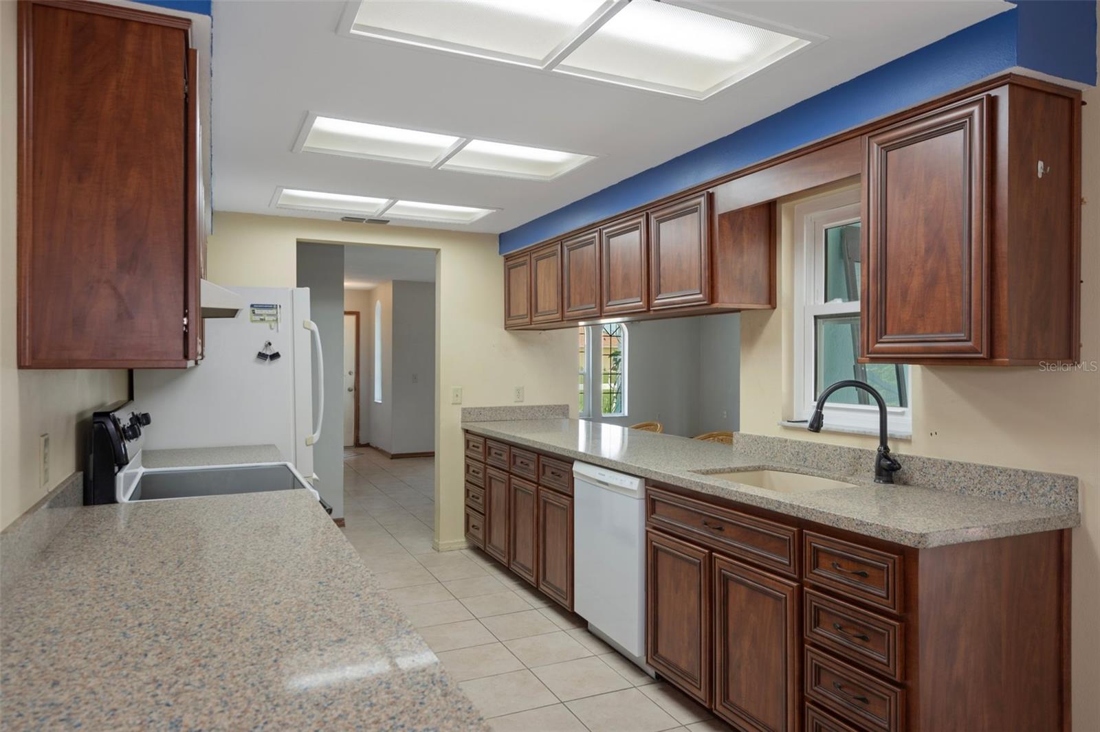 Listing photo id 15 for 8332 Berkeley Manor Boulevard