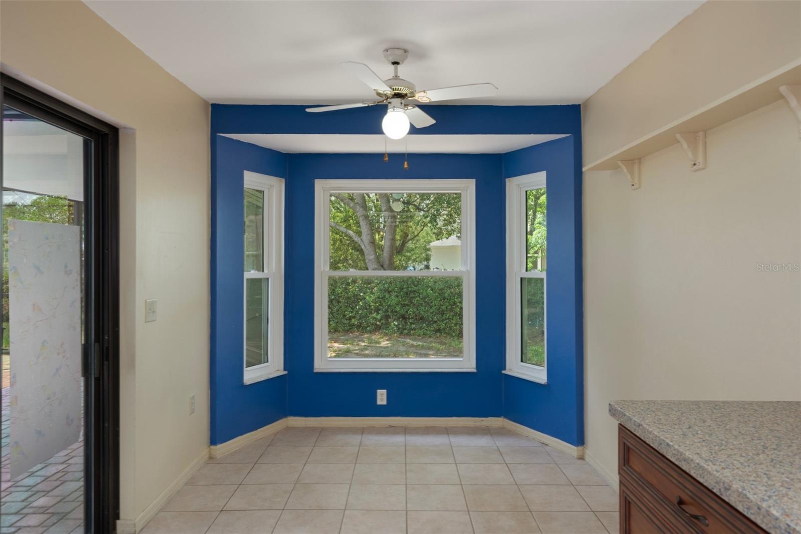 Listing photo id 16 for 8332 Berkeley Manor Boulevard