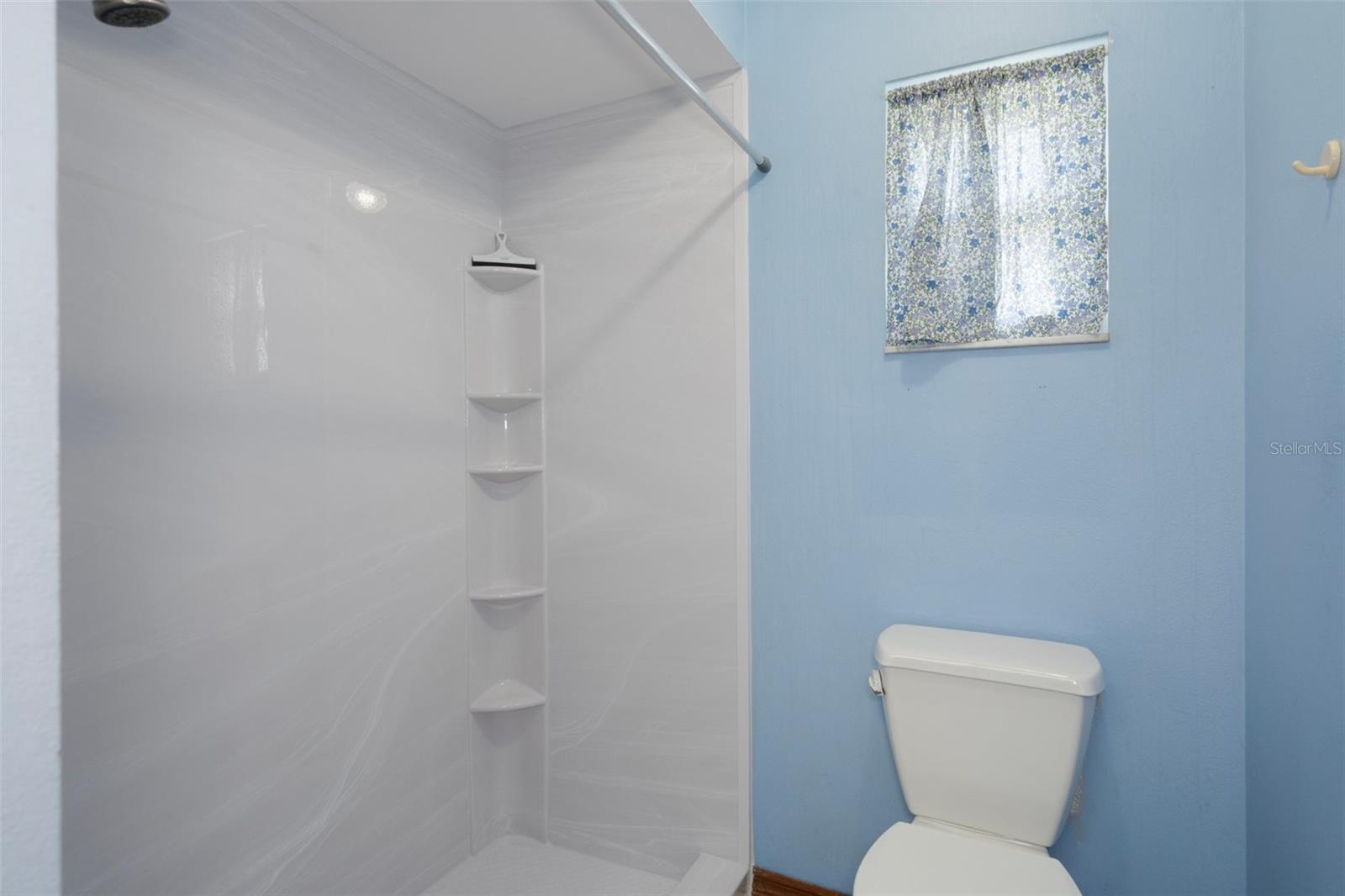 Listing photo id 23 for 8332 Berkeley Manor Boulevard