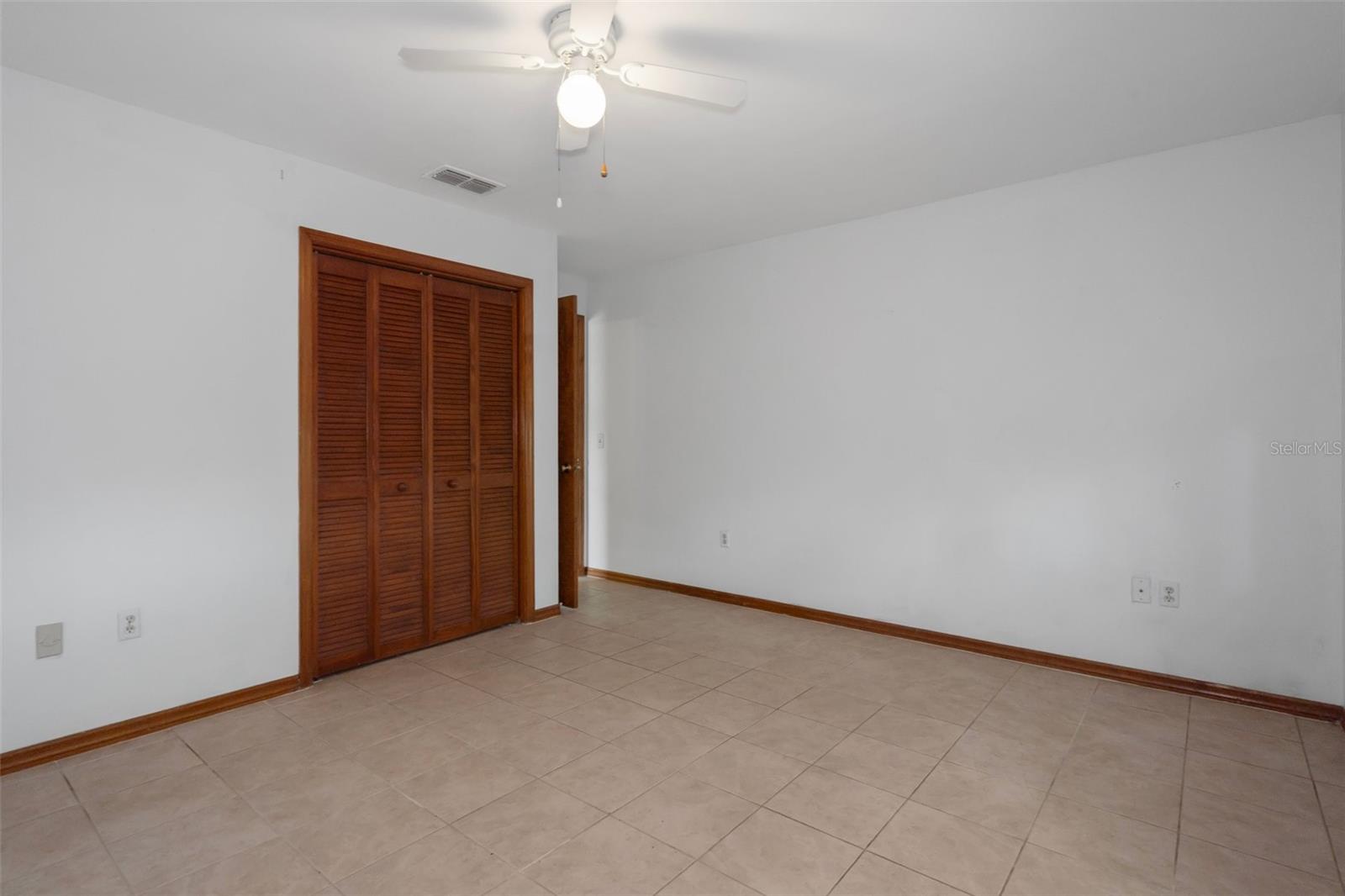 Listing photo id 25 for 8332 Berkeley Manor Boulevard