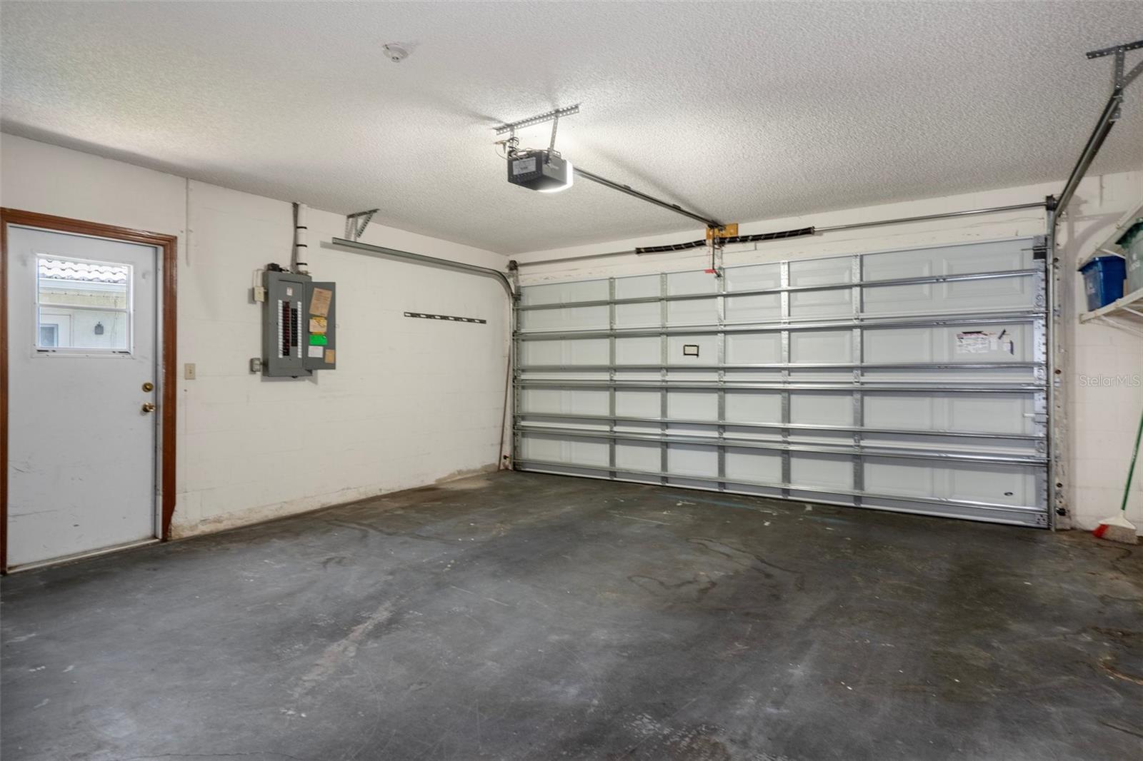 Listing photo id 32 for 8332 Berkeley Manor Boulevard