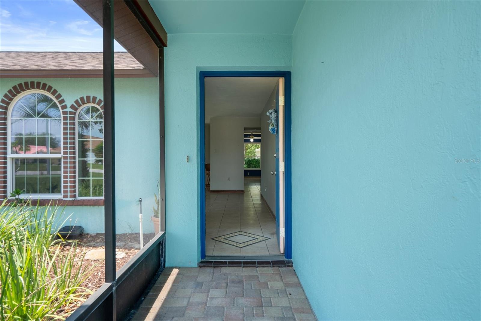 Listing photo id 3 for 8332 Berkeley Manor Boulevard