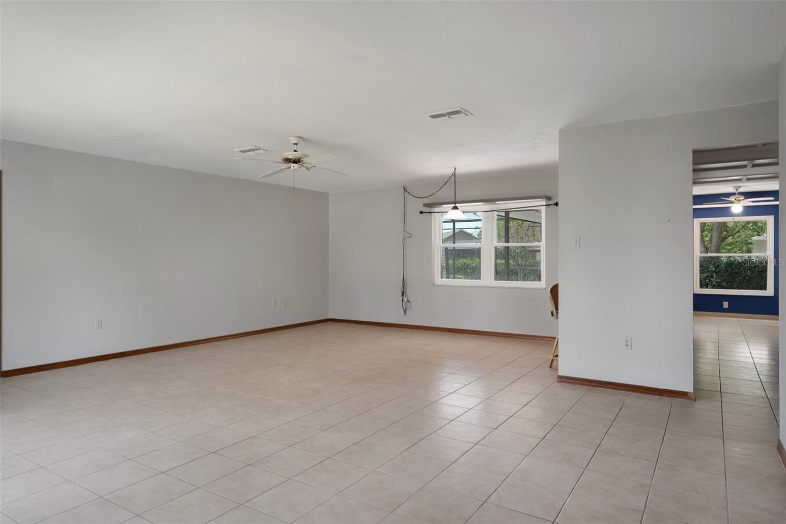 Listing photo id 5 for 8332 Berkeley Manor Boulevard