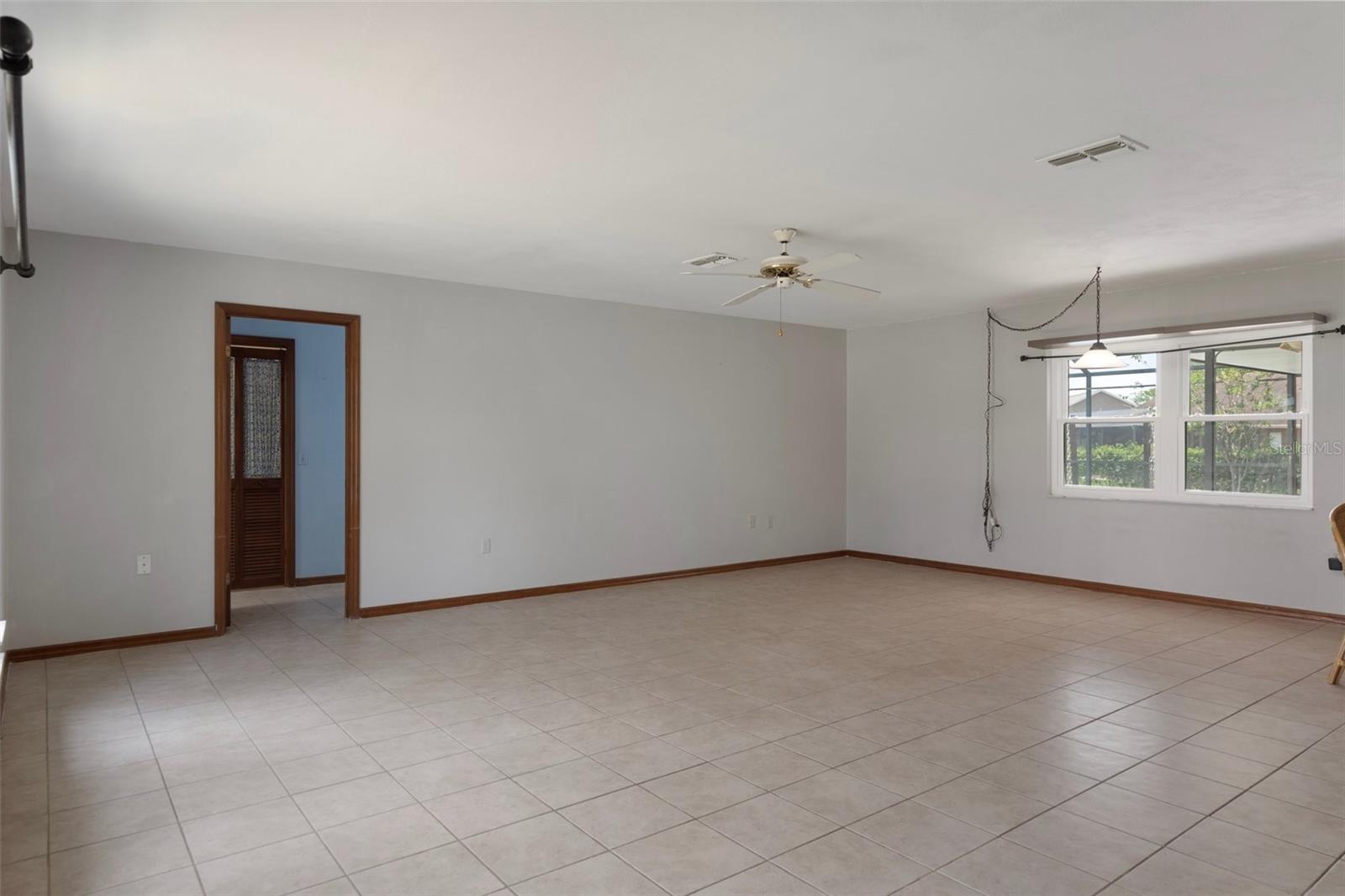 Listing photo id 6 for 8332 Berkeley Manor Boulevard