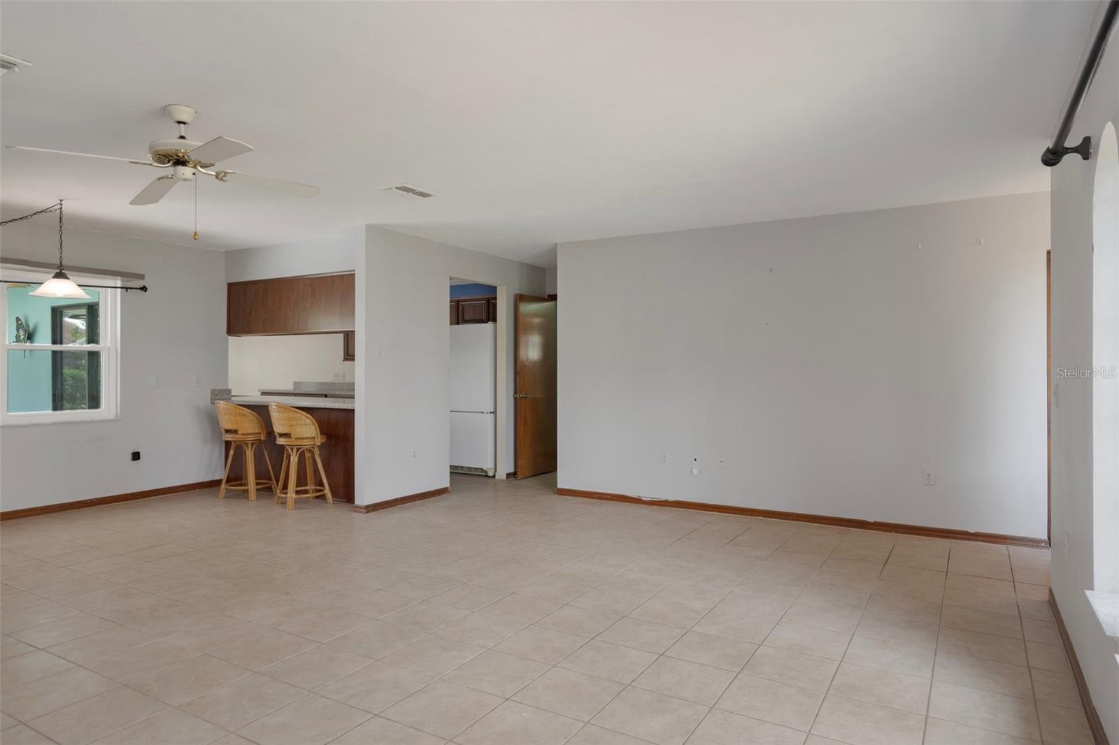 Listing photo id 7 for 8332 Berkeley Manor Boulevard