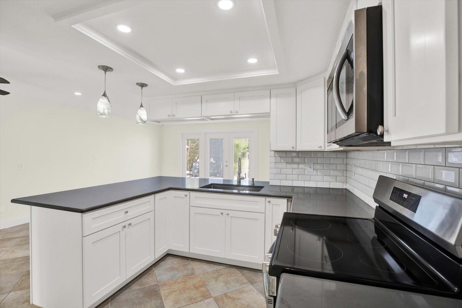 Listing photo id 8 for 13926 Darlene Avenue