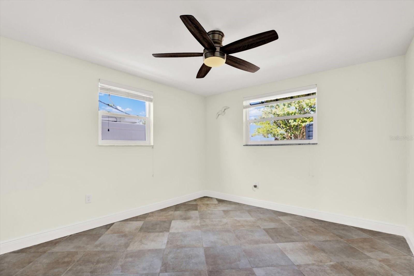 Listing photo id 12 for 13926 Darlene Avenue