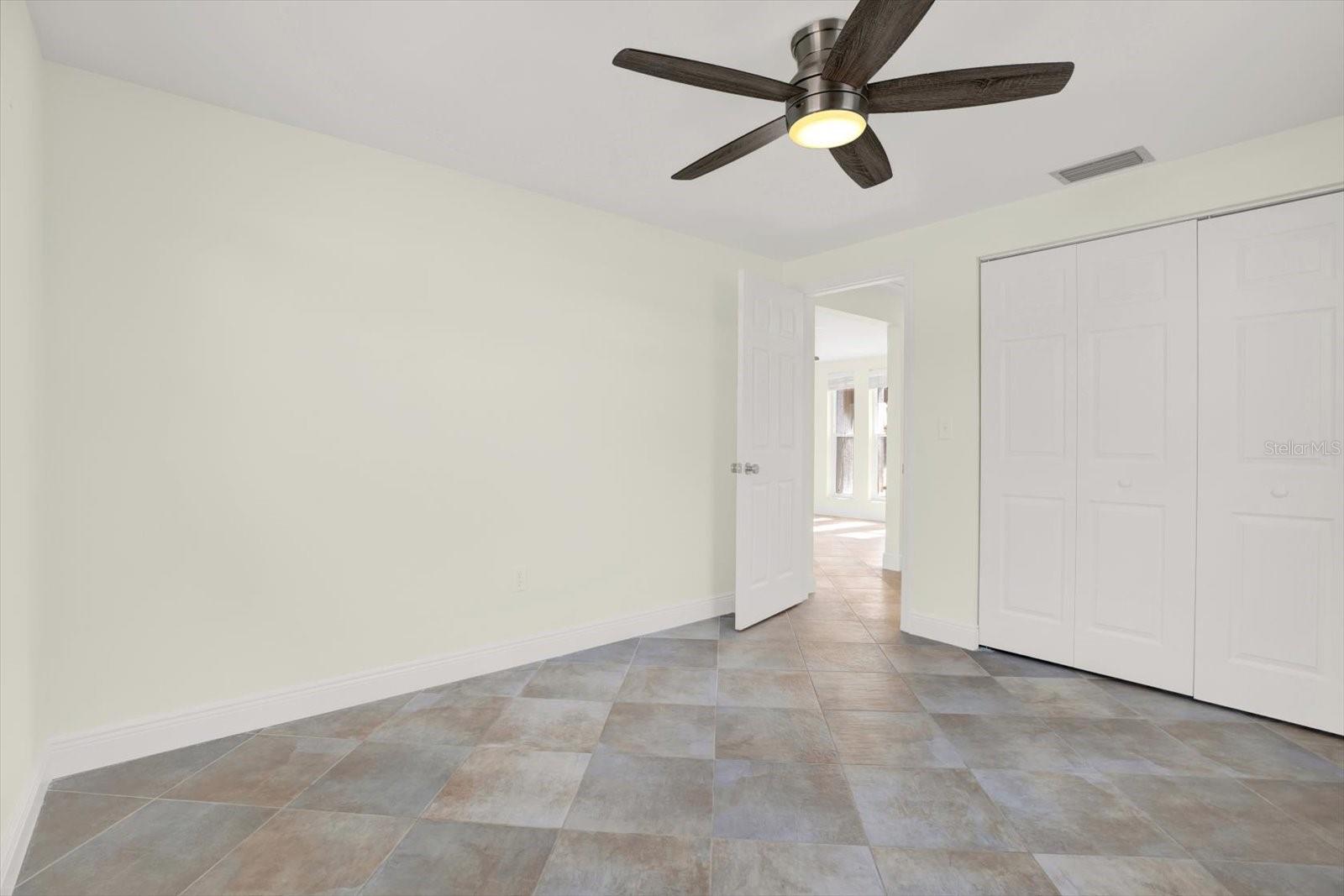 Listing photo id 13 for 13926 Darlene Avenue