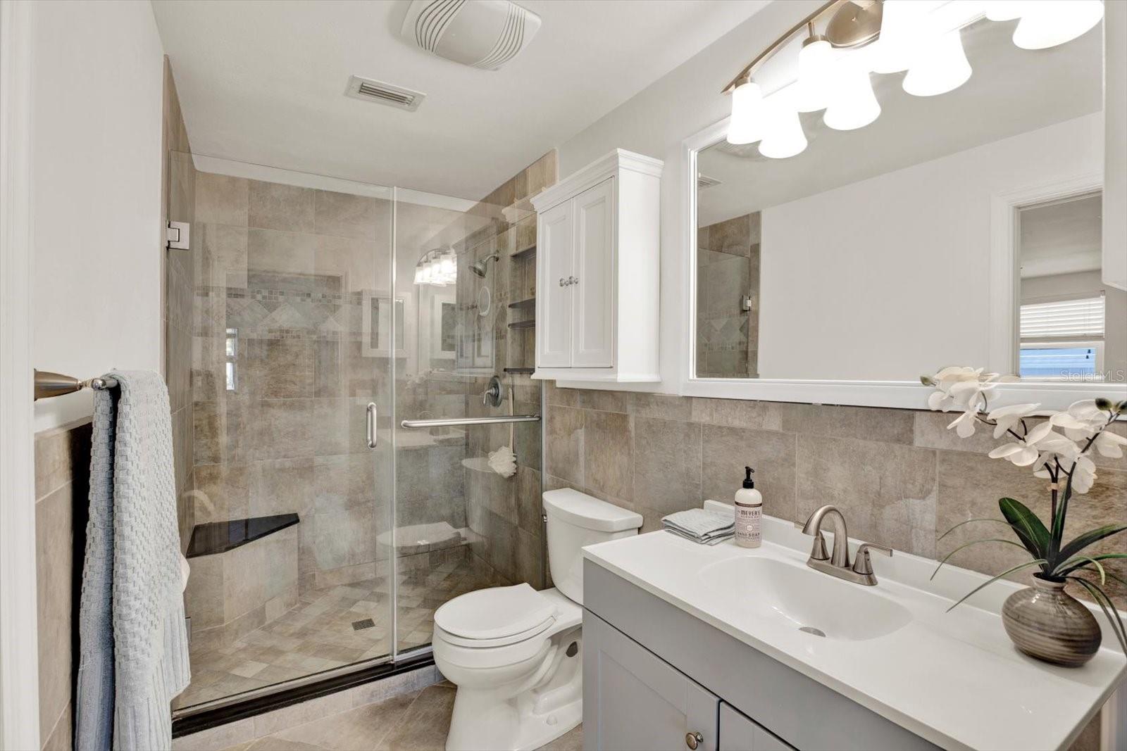 Listing photo id 15 for 13926 Darlene Avenue