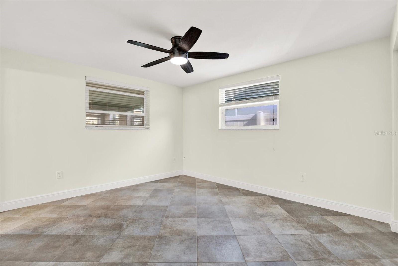 Listing photo id 21 for 13926 Darlene Avenue