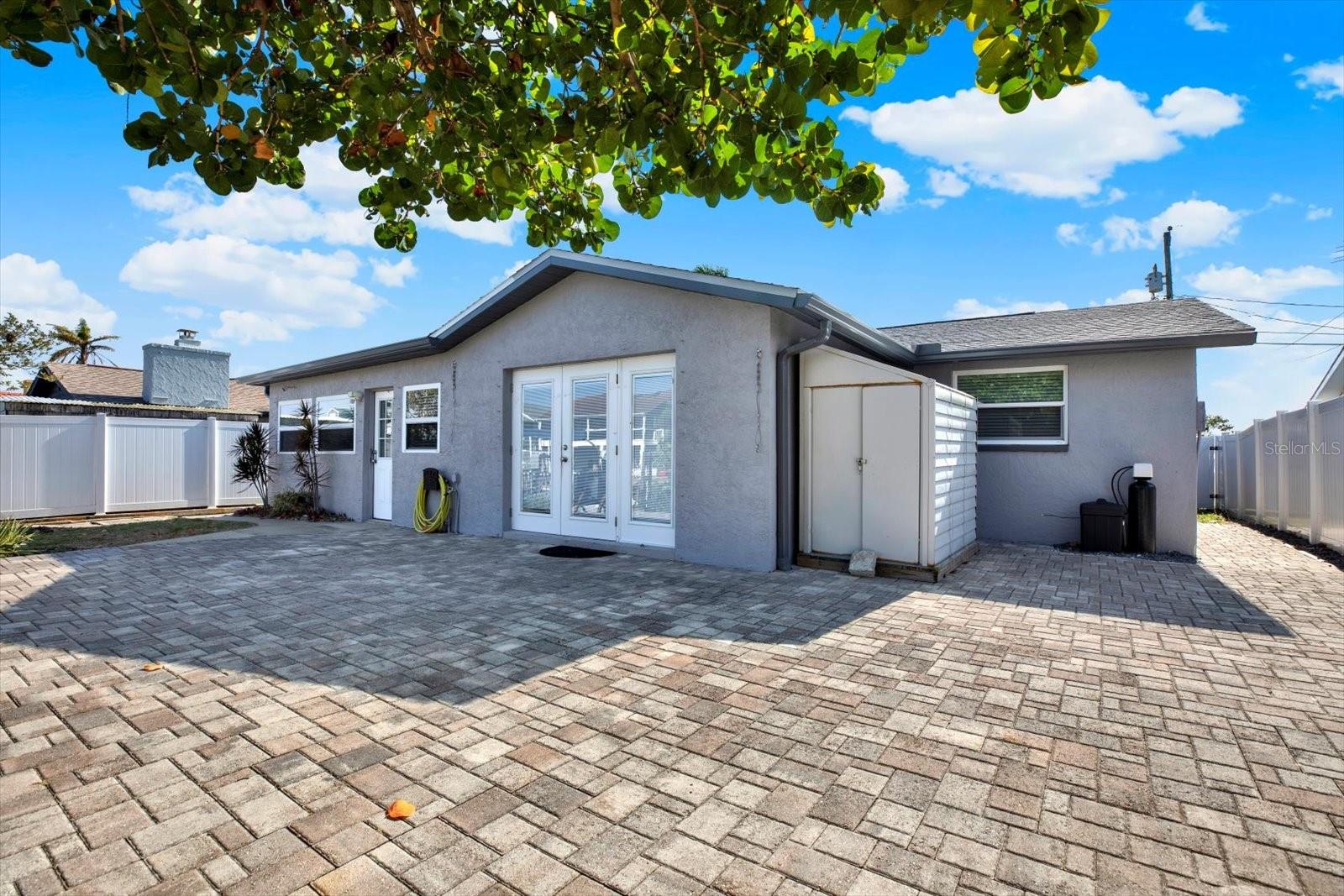 Listing photo id 22 for 13926 Darlene Avenue