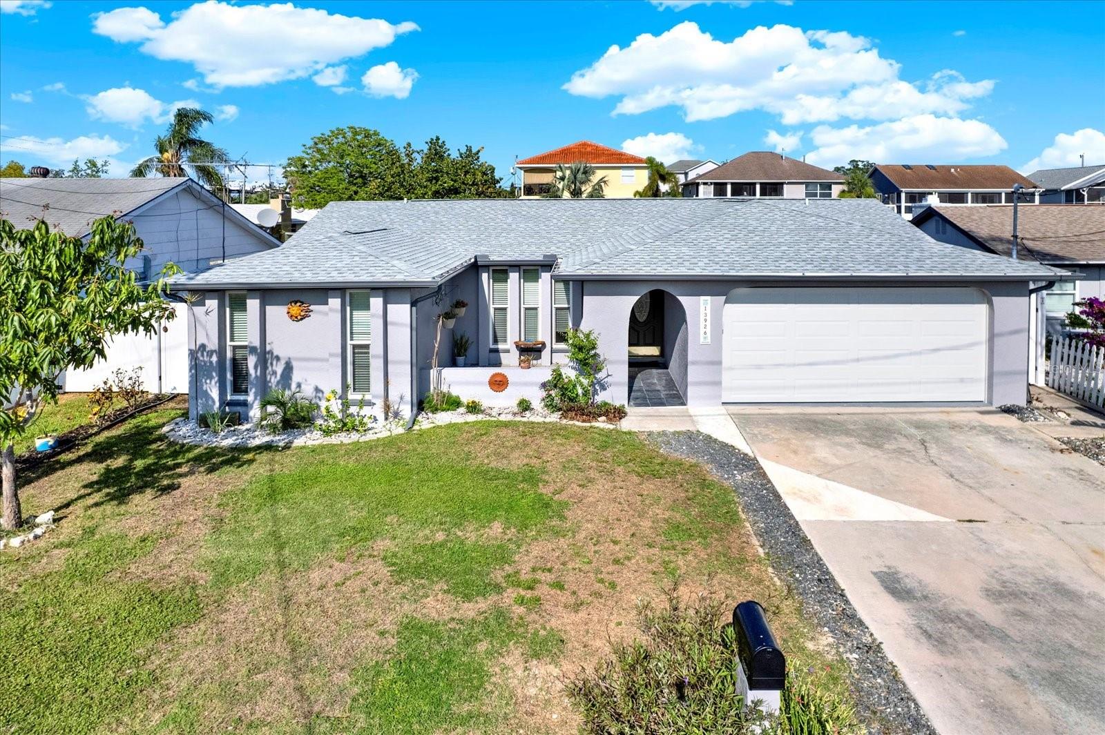 Listing photo id 24 for 13926 Darlene Avenue