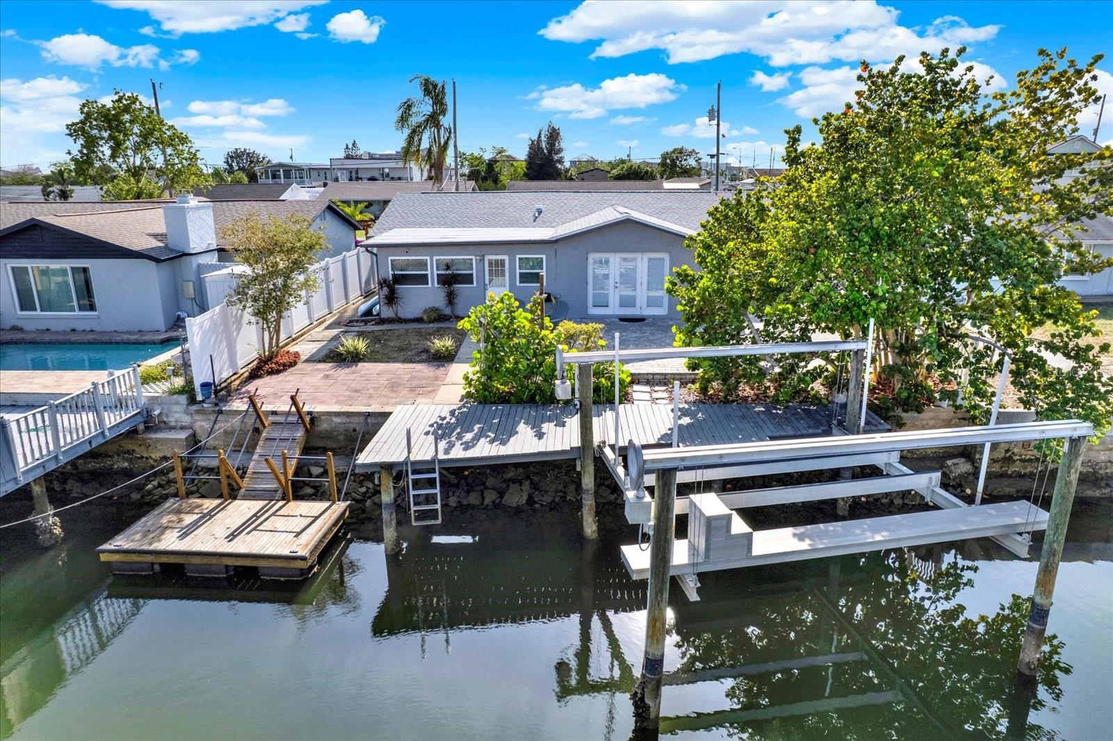 Listing photo id 25 for 13926 Darlene Avenue