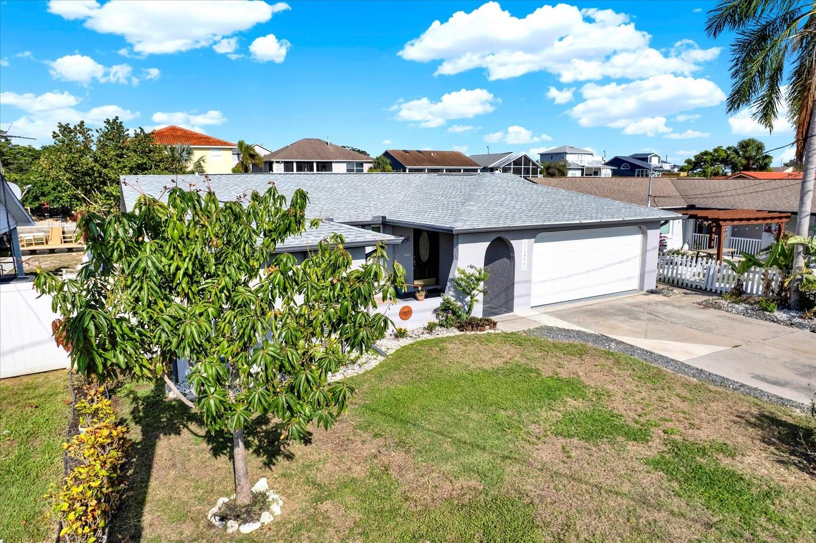 Listing photo id 26 for 13926 Darlene Avenue