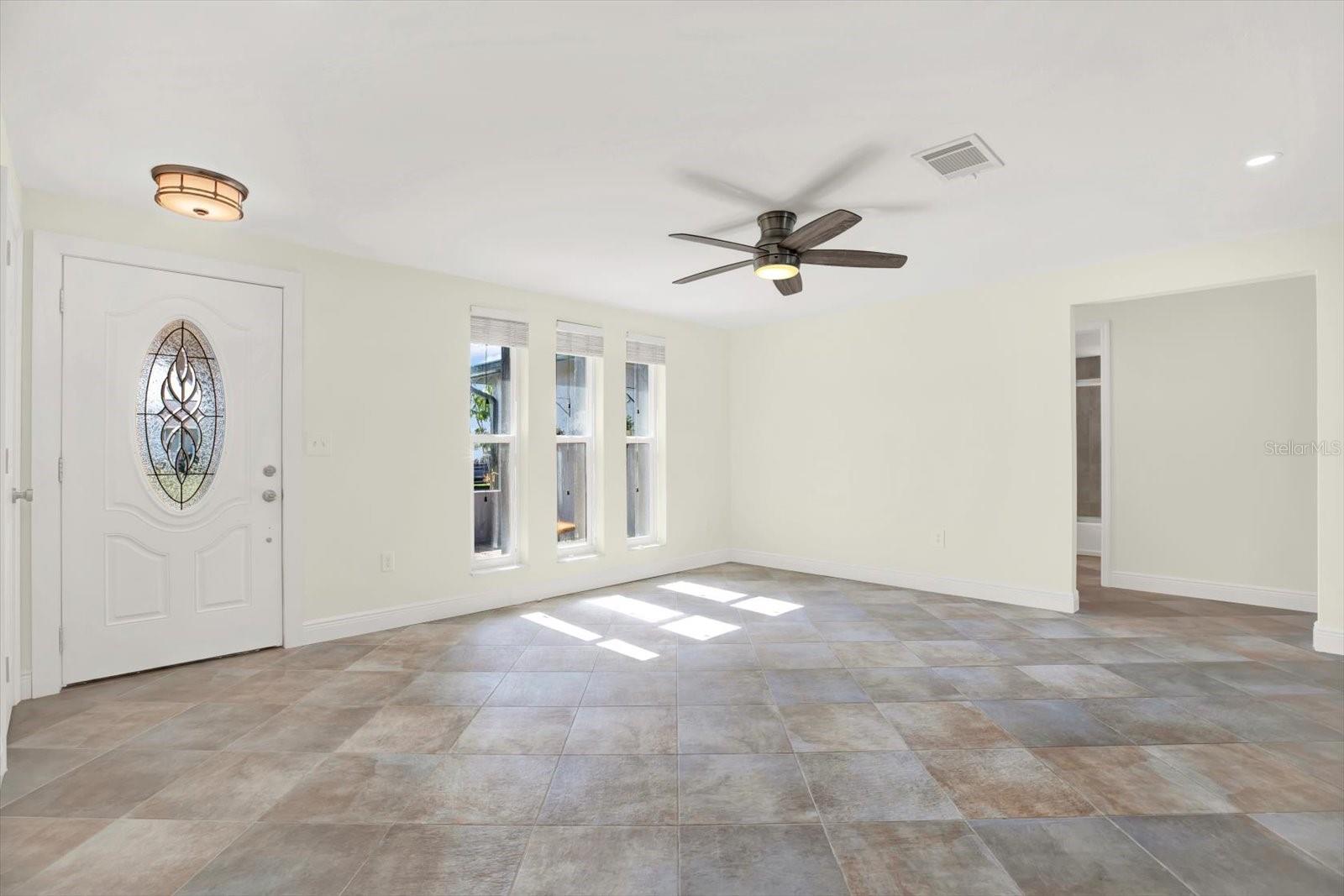Listing photo id 1 for 13926 Darlene Avenue