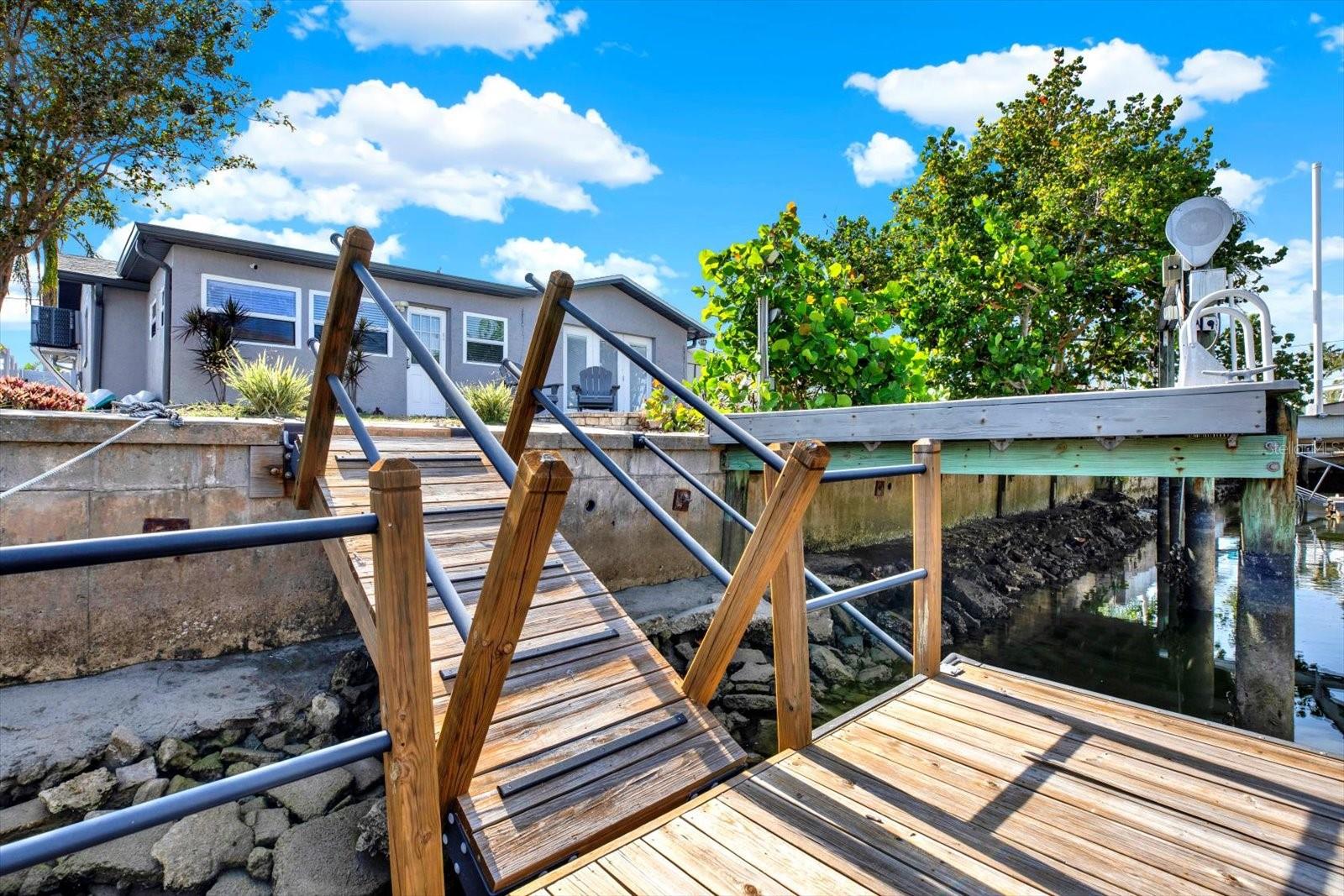 Listing photo id 29 for 13926 Darlene Avenue