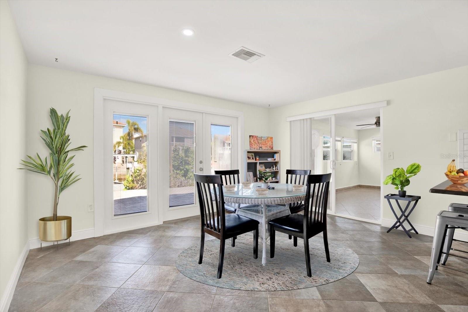 Listing photo id 34 for 13926 Darlene Avenue