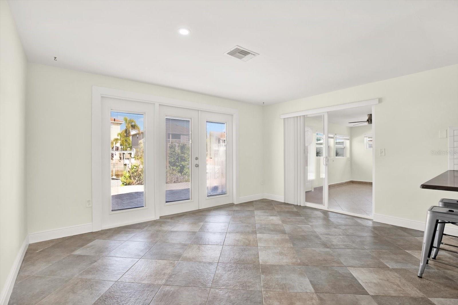 Listing photo id 4 for 13926 Darlene Avenue