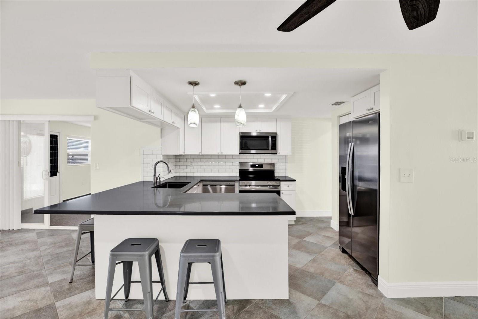 Listing photo id 7 for 13926 Darlene Avenue