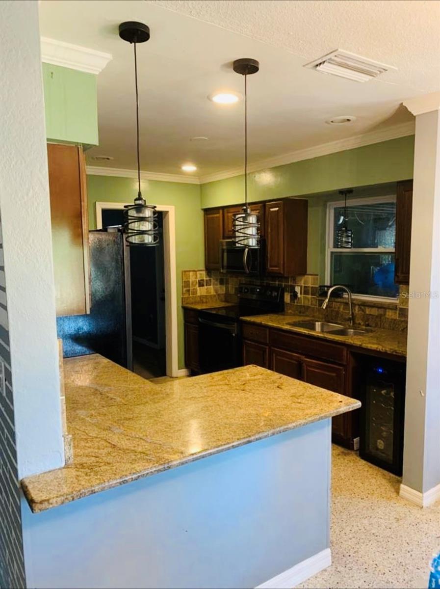 Image 6 of 17 For 4094 Whiting Drive Se