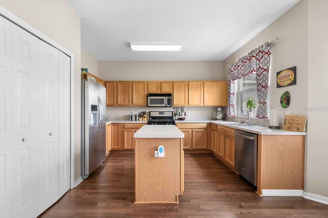 Image 9 of 67 For 1933 Fruitridge Street
