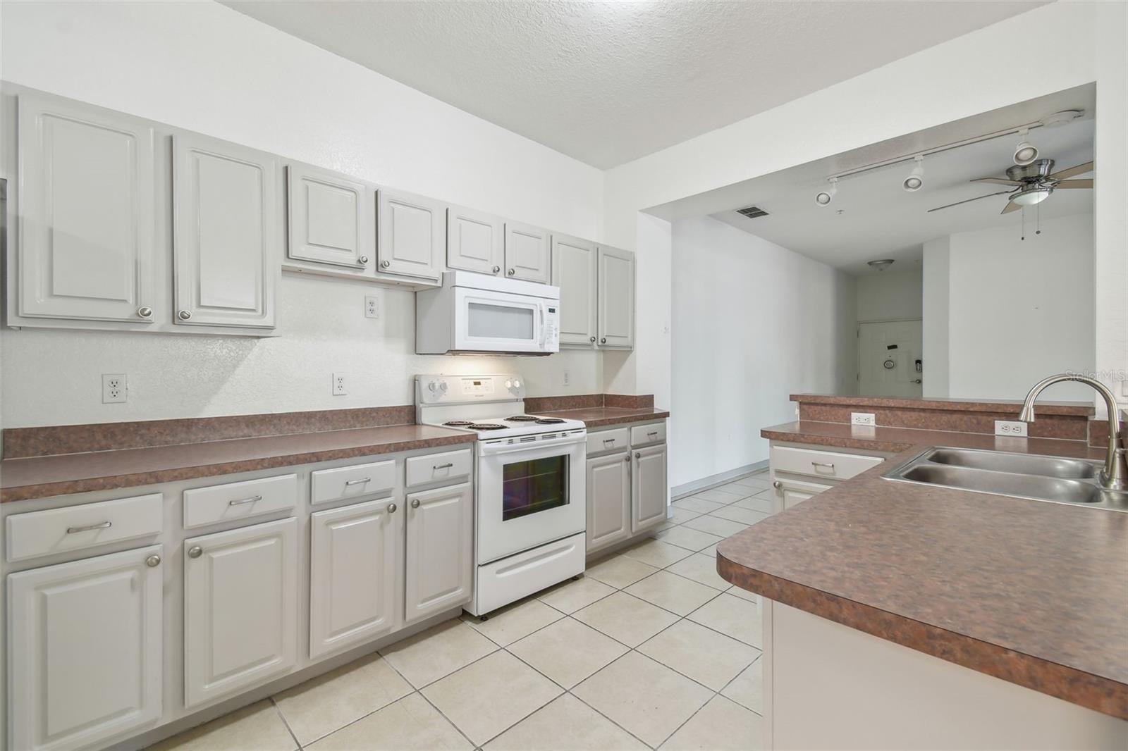 Image 13 of 50 For 5052 Sunridge Palms Drive 102