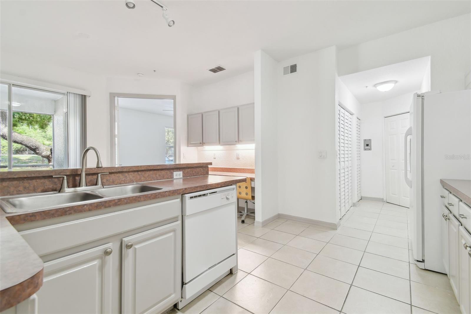 Image 16 of 50 For 5052 Sunridge Palms Drive 102