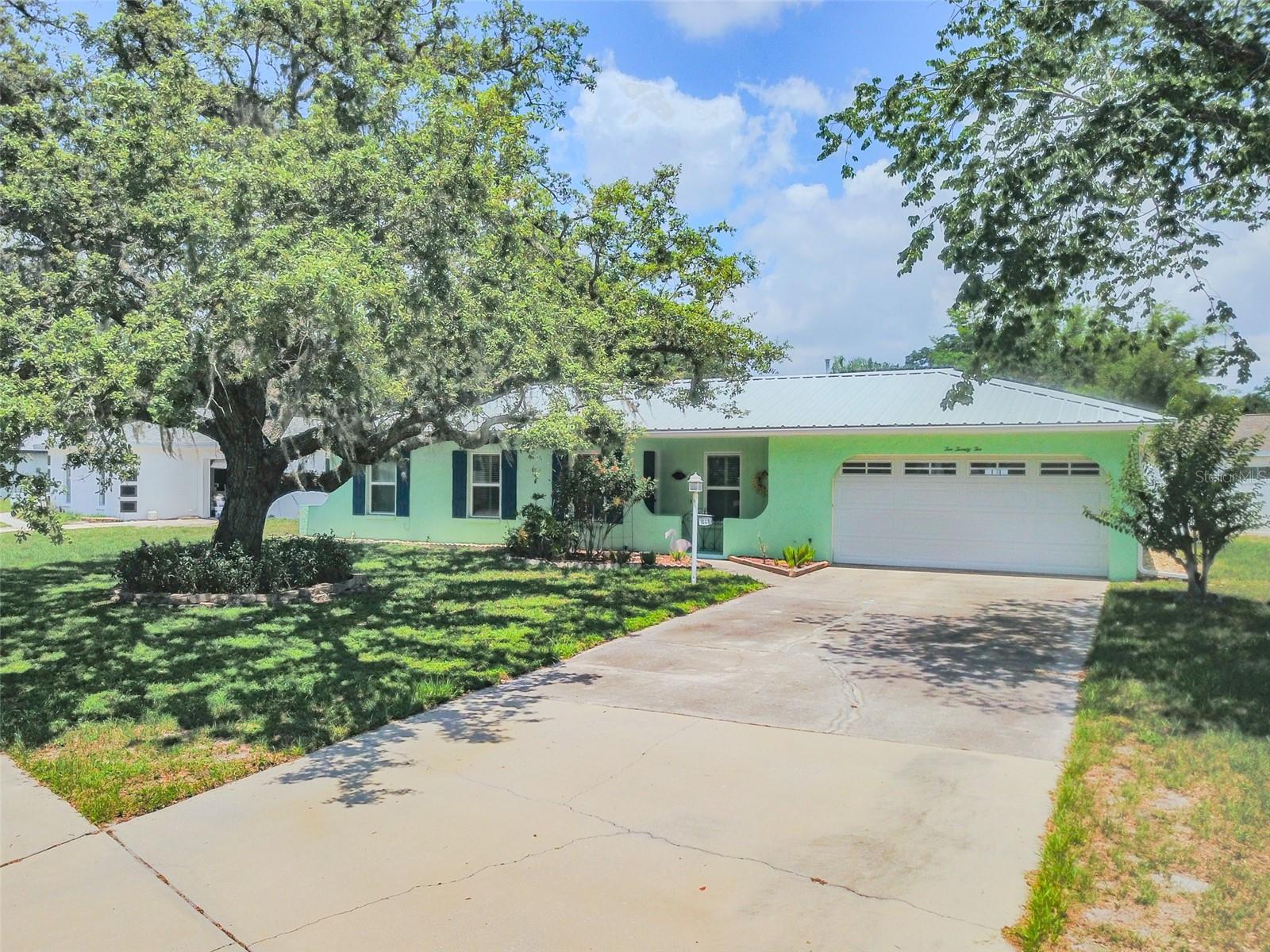 Image 3 of 38 For 1022 Greenbriar Drive