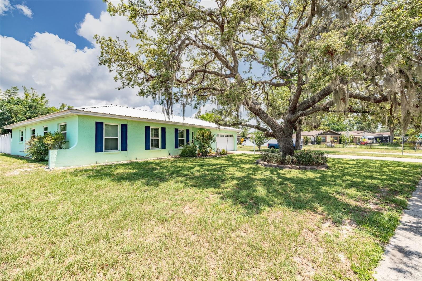 Image 5 of 38 For 1022 Greenbriar Drive