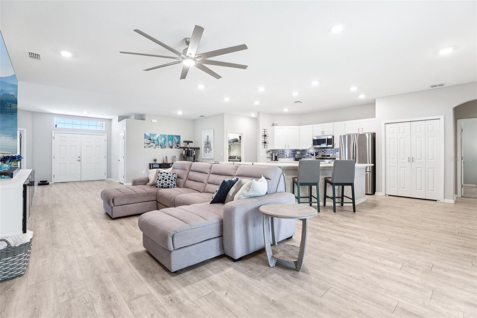 Image 6 of 42 For 229 St Thomas Drive