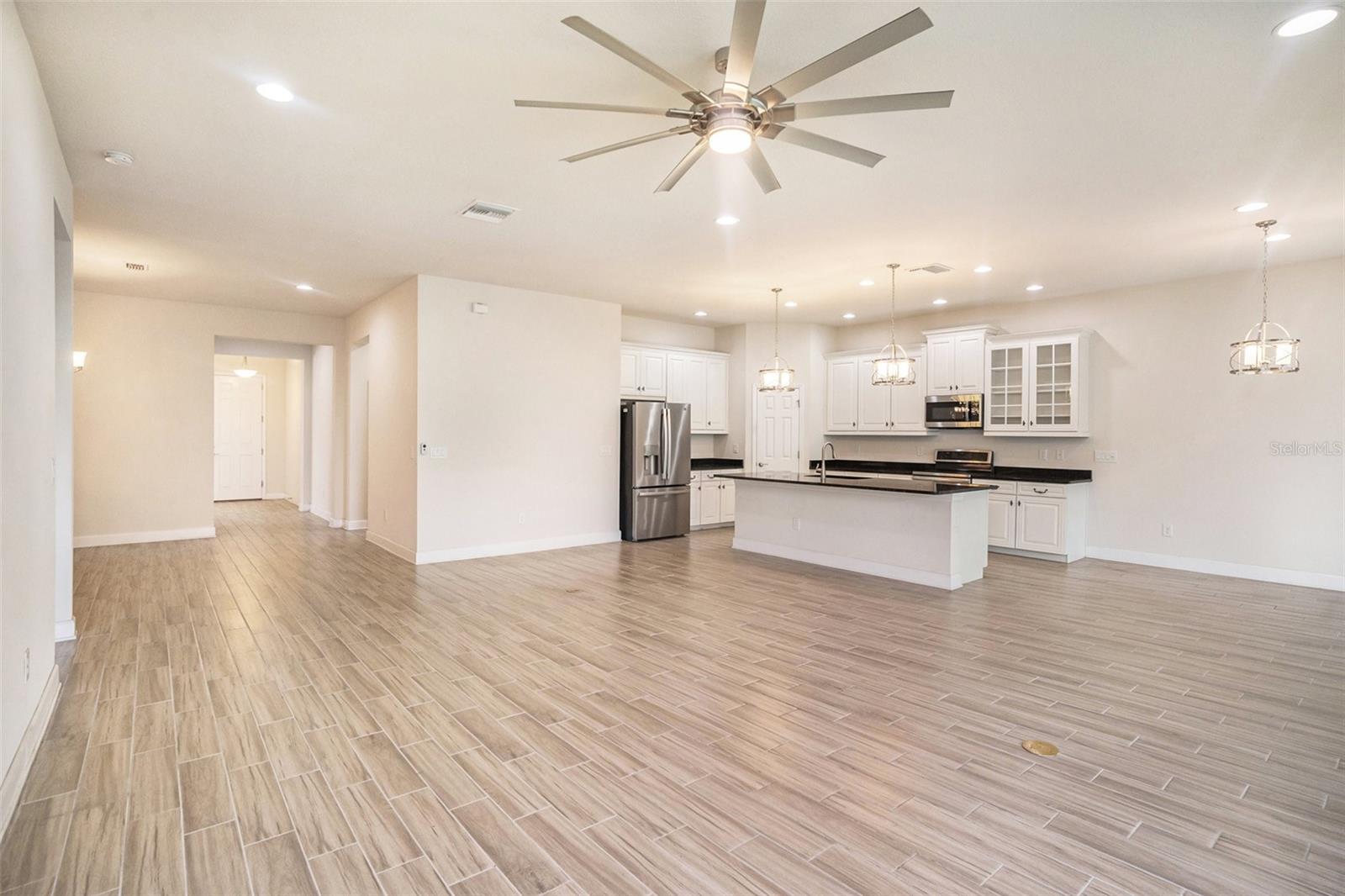 Image 11 of 41 For 212 Shell Creek Court