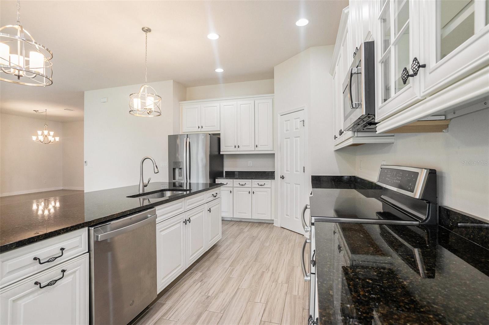 Image 14 of 41 For 212 Shell Creek Court