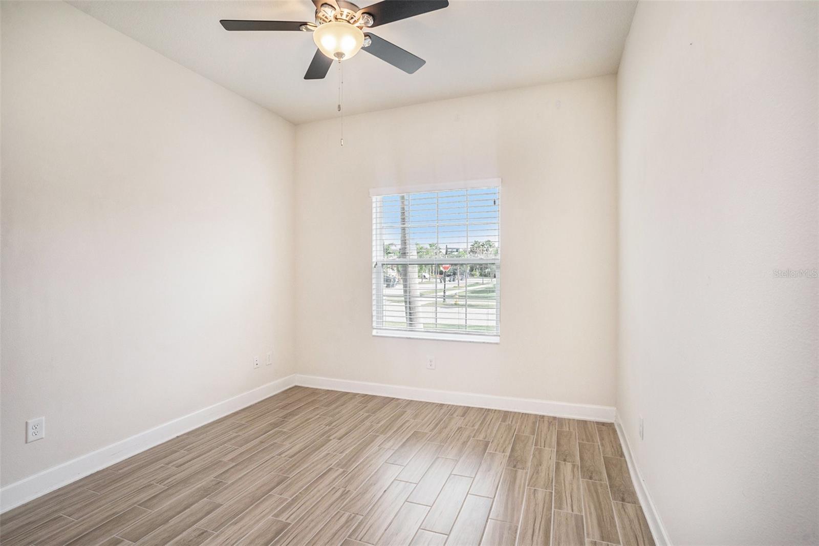 Image 20 of 41 For 212 Shell Creek Court